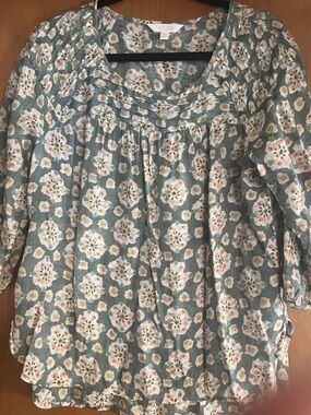LC Lauren Conrad green  Floral Pintuck Peasant Blouse
